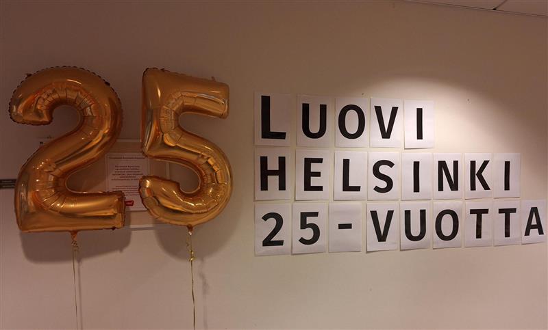 Luovi Helsinki 25 vuotta mainos seinällä