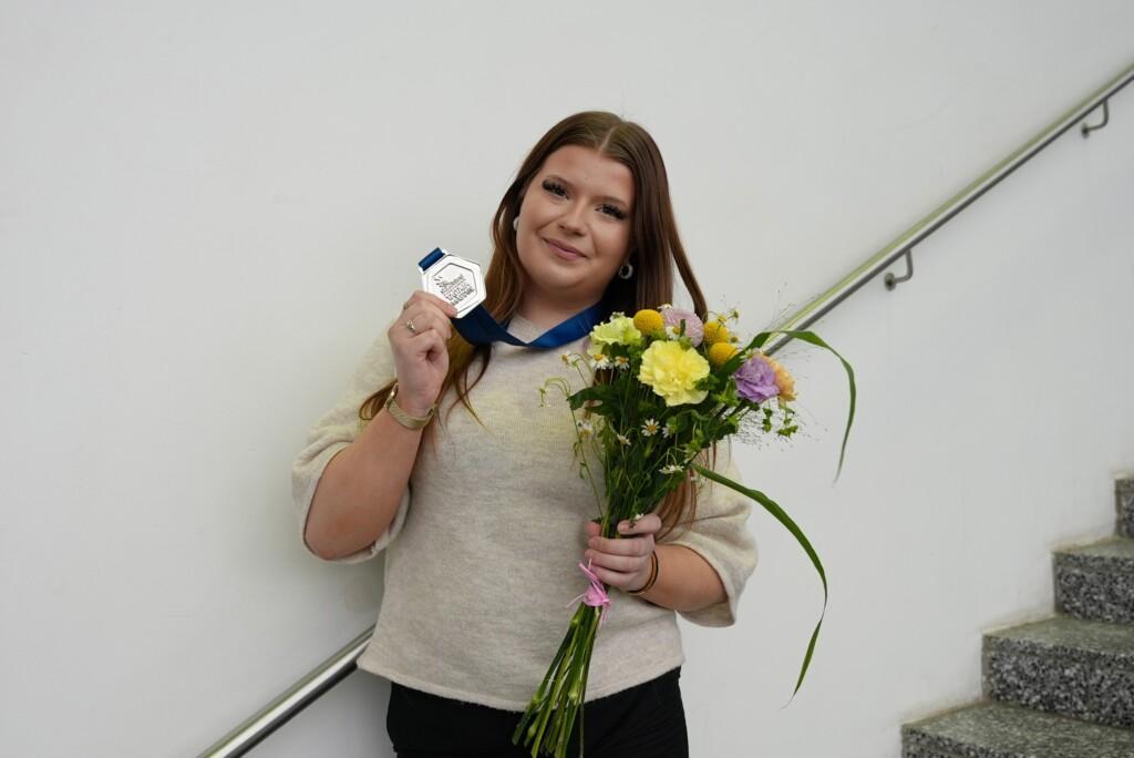 Alisa Korpela Taitaja2025-tapahtuman hopeaa Liiketoiminnan Plus-lajissa