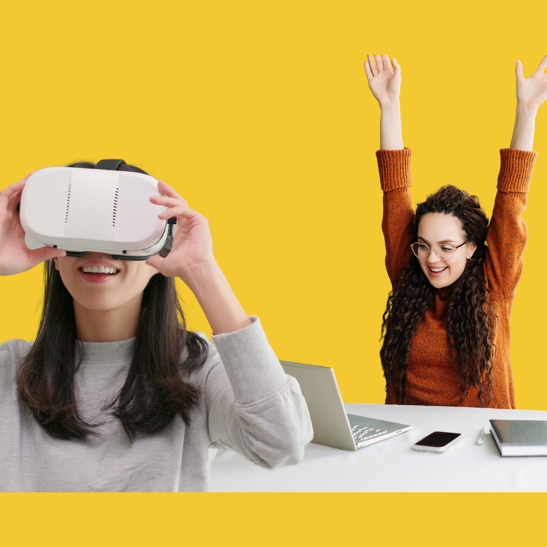 Keltaisen taustan edessä kaksi iloista henkilöä, toinen pitää käsiään ylhäällä, toisella on VR-lasit päässään.